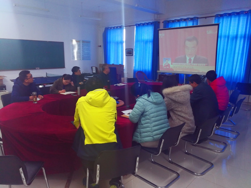 土木学院收听收看十三届全国人大一次会议开幕会实况_副本.jpg