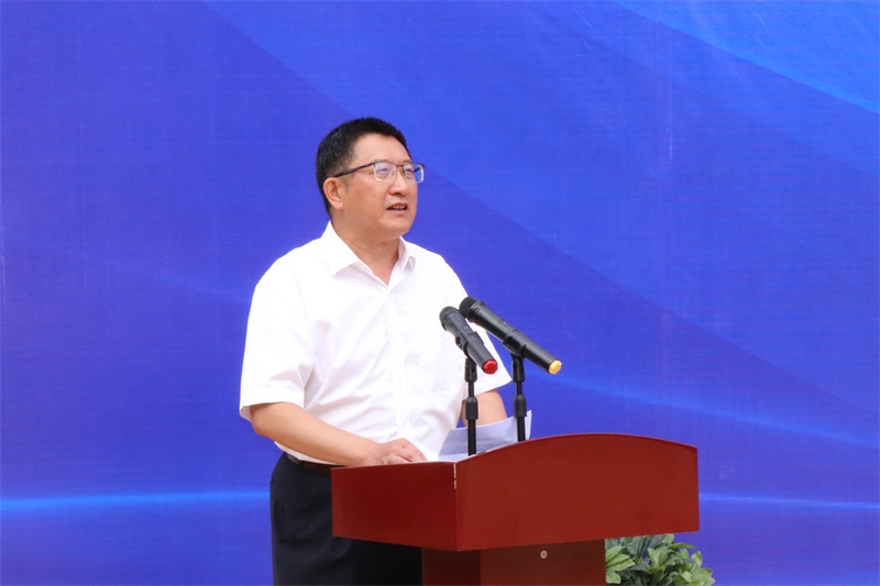 我校举行固体储能供热技术研发基地揭牌仪式2 .jpg