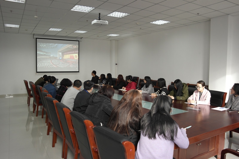 图书馆组织收看十三届全国人大一次会议6_副本.jpg
