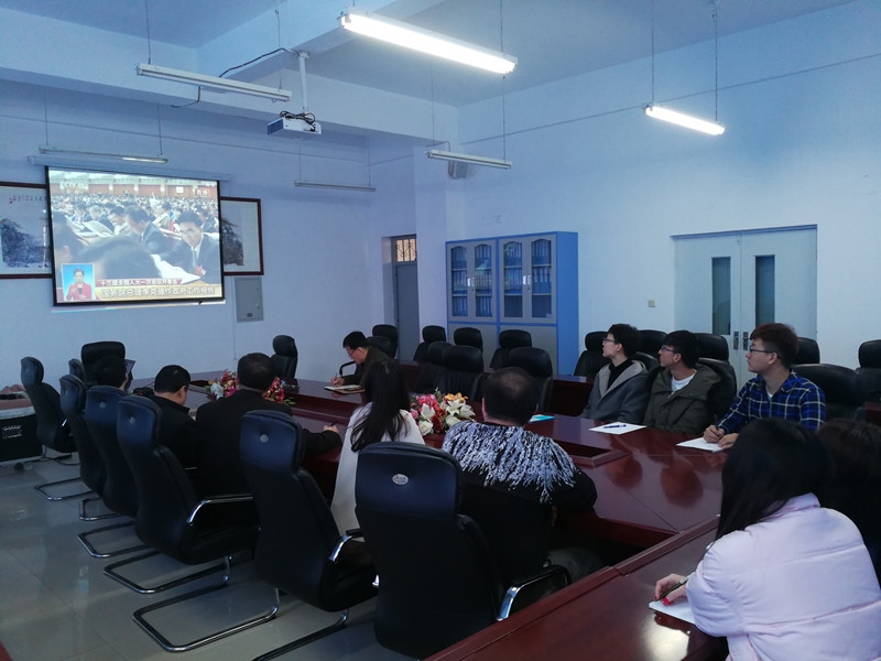 经济管理学院收听收看十三届全国人大一次会议开幕会实况_副本.jpg